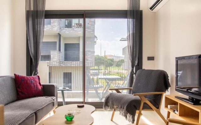 Gorgeous Apartment With Pool and Balcony In Izmir