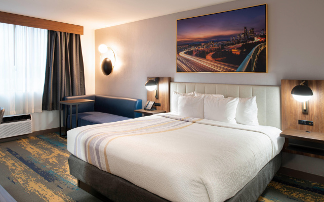 La Quinta Inn & Suites by Wyndham Seattle Sea-Tac Airport