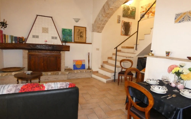 Scappo In Umbria, la Casa del Vicolo