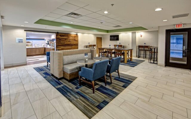 Holiday Inn Express & Suites Crossville by IHG