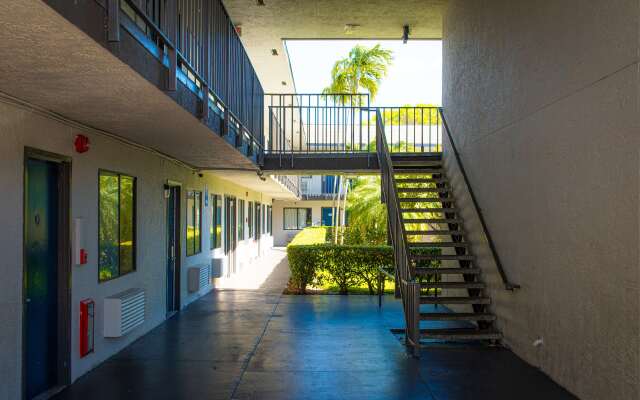 Motel 6 Lantana, FL