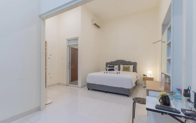 OYO Flagship 1308 Darmo Residence