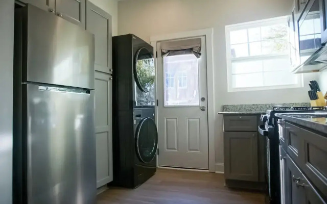 StayAE - Flamingo House