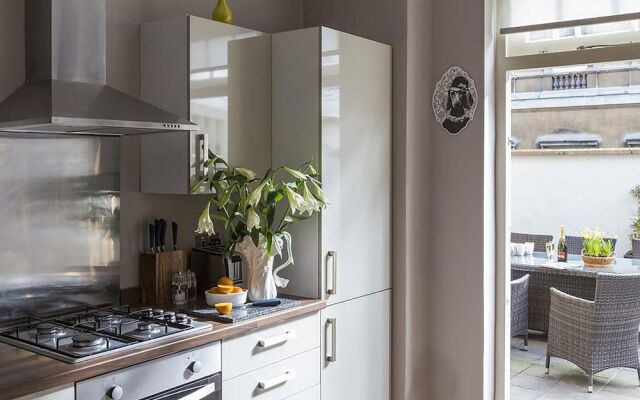 Dream Stays Bath - Trim Street Townhouse with Hot tub