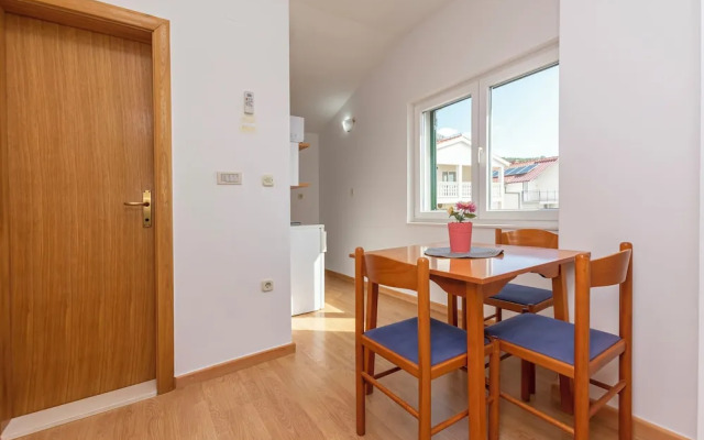 Apartments Villa Milas With Pool