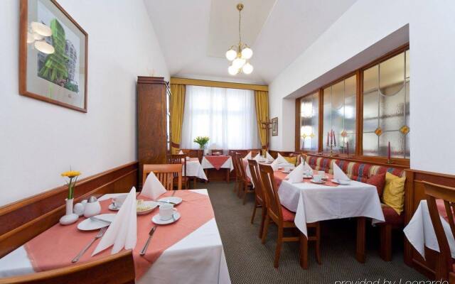Hotel 16