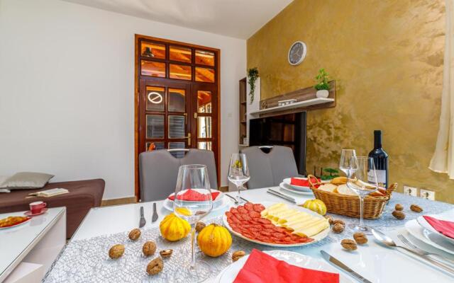 Apartments Kiki 150 METERS TO THE BEACH