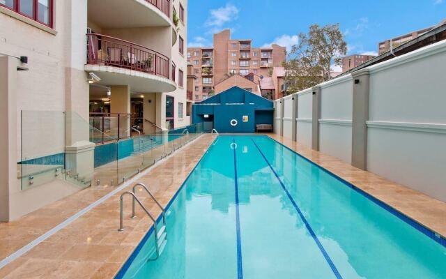 Studio Apt With Balcony & Parking in Surry Hills