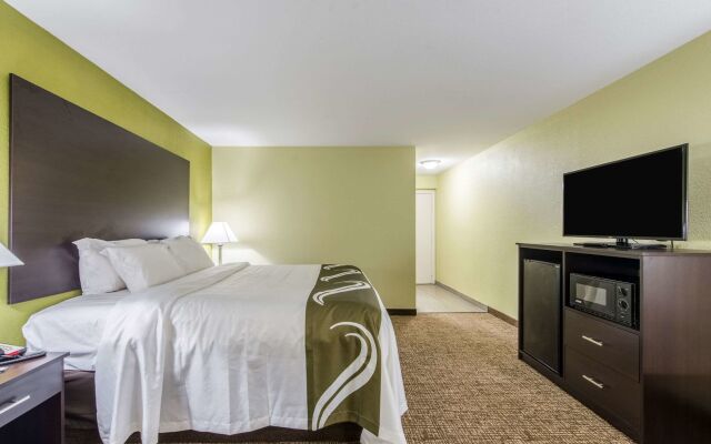 Cardinal Inn & Suites