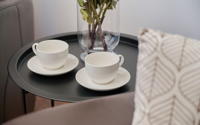 Opoczynska Apartment by Renters