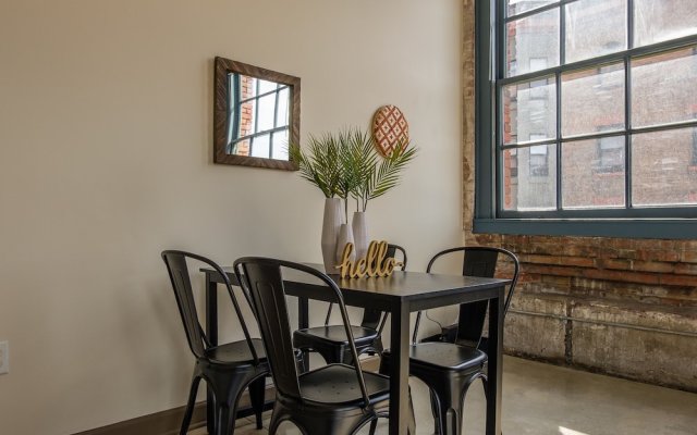 Spacious CLE Apartments by Frontdesk