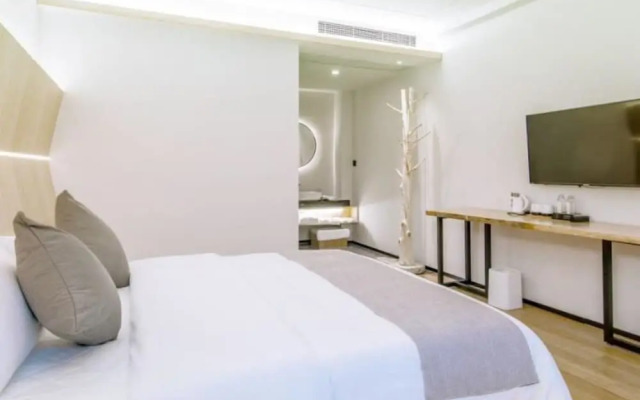 Yitian Hotel (Shishi Pedestrian Street)