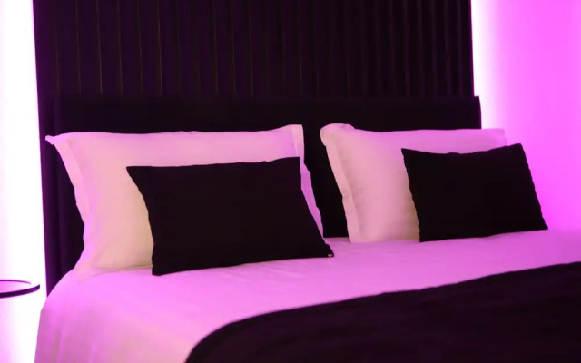 Dark Boutique Hotel