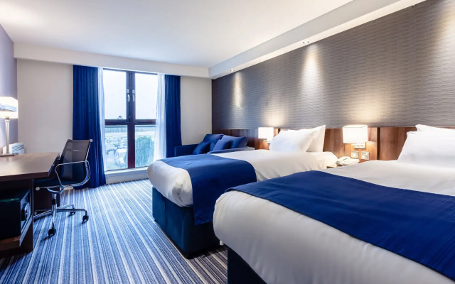 Holiday Inn Express Edinburgh Airport by IHG