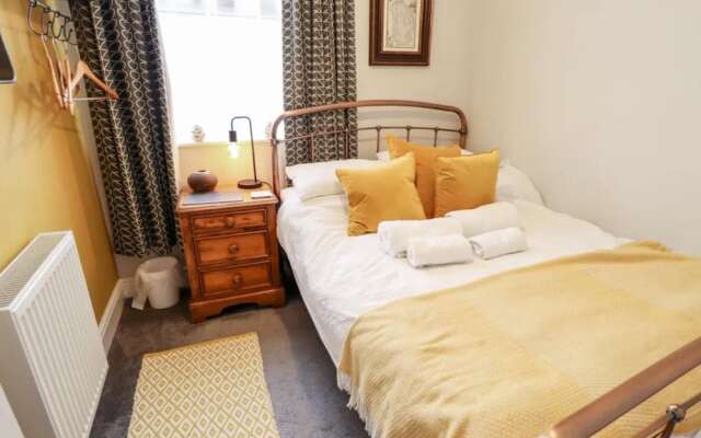Luxury Lincoln Home - Sleeps 8 - Hot Tub - Pets