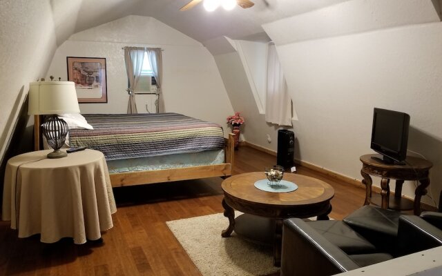 Mendelbaum Winery Guest Cabins