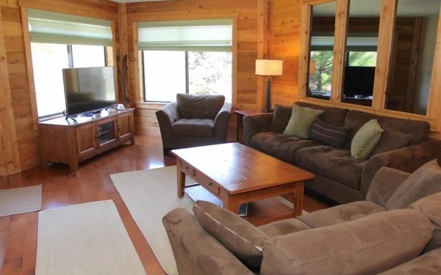 Seven Springs 1 Bedroom Premium Condo, Ski In/Ski Out 1 Condo by RedAwning