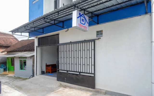 RedDoorz near Patung Kuda Solo Baru