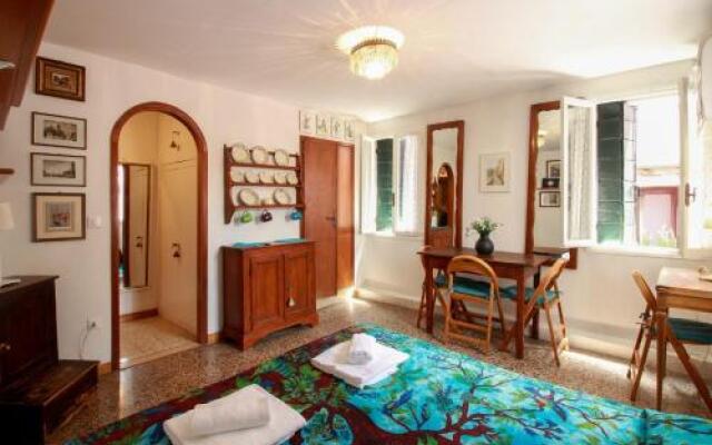 Santi Apostoli Apartment