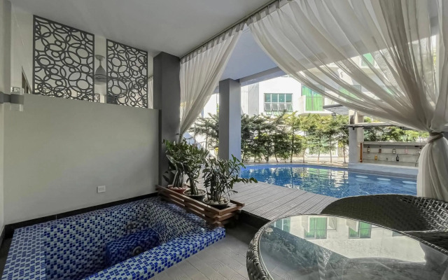 Eloisa Royal Suites