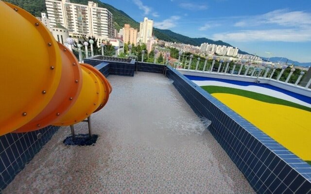 Almond Kids Hotel