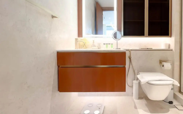 Luxury Beachfront 1BR on Palm Jumeirah & Balcony