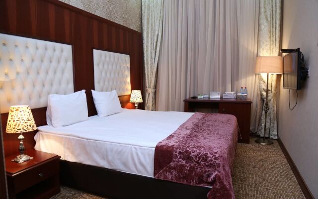 Clover Hotel Baku