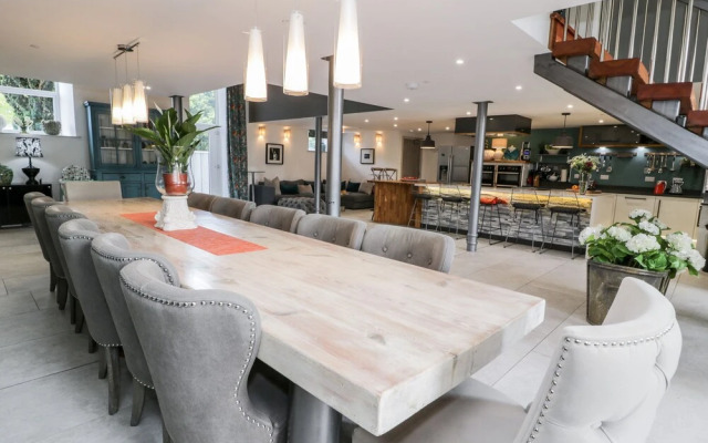 Capel Mawr, Basement 19