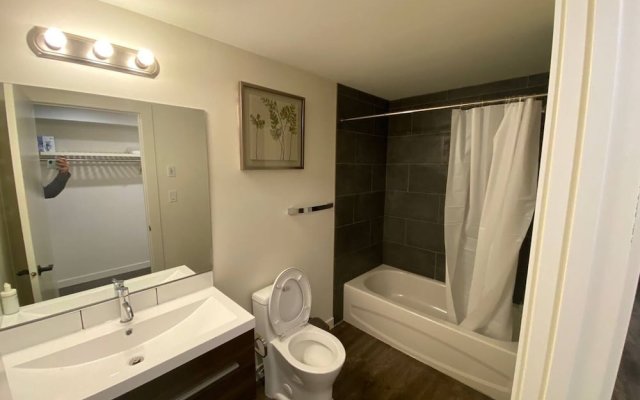 Brand New Dt 1 Br Close To All Edmonton, Canada