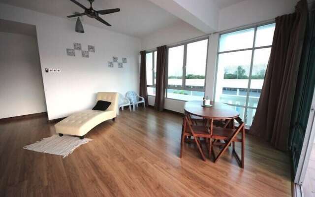 Felicia Home