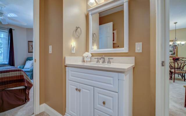 Colonnade Club 200 by Vtrips