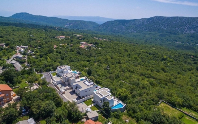 Modern Holiday Home With Private Swimming Pool