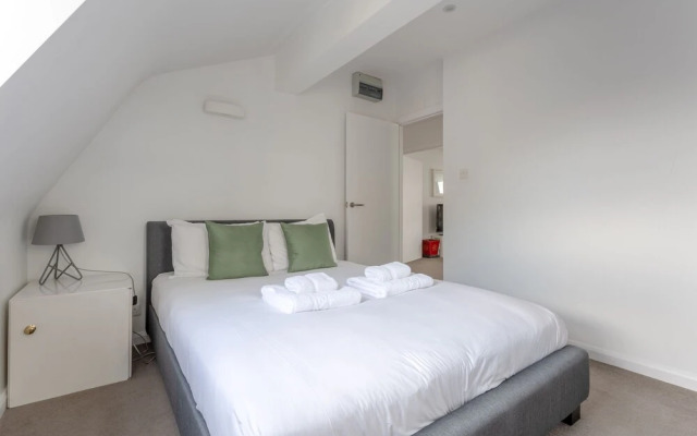 Bright & Airy 1 Bedroom Apartment in Central London