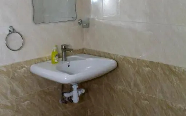 Bee Lucky Hostel and Tours