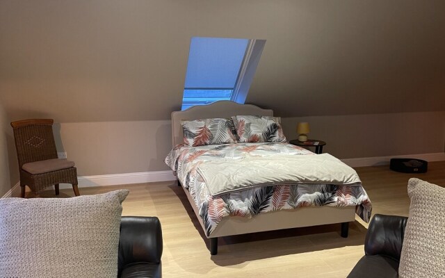 Fabulous Open Plan Studio Retreat - Cowdenbeath