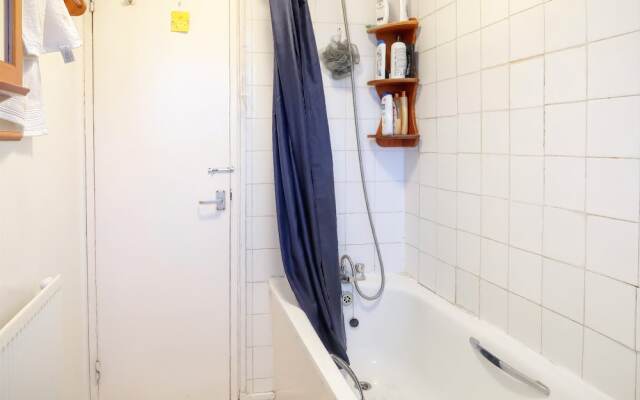 Barnes House - Deluxe Guest Room