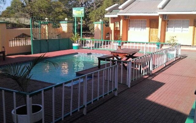 Woodlands Lodge & Tours