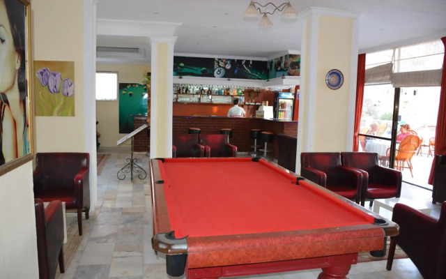 Hotel First Class