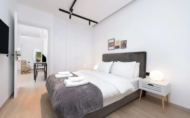 Stylish Apartment in Glyfada with Outdoor Patio