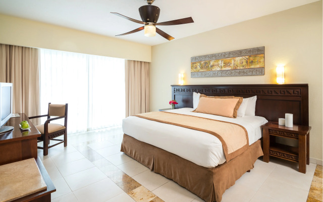 BlueBay Grand Esmeralda All Inclusive