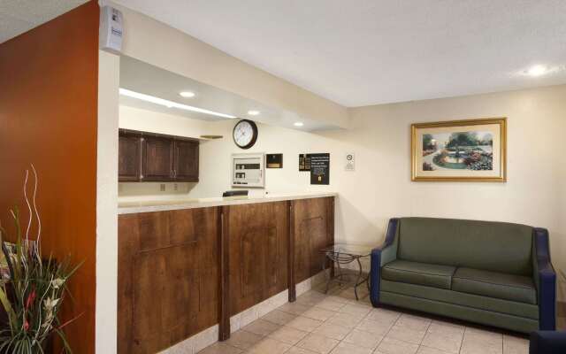 Super 8 by Wyndham Prestonsburg