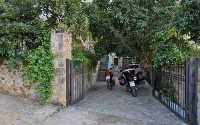 Villa Onar a stone house with view