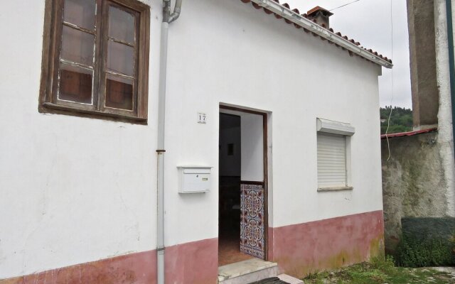 House With one Bedroom in Vale de Colméias, With Furnished Terrace and