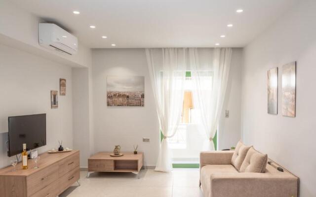 Loutraki House