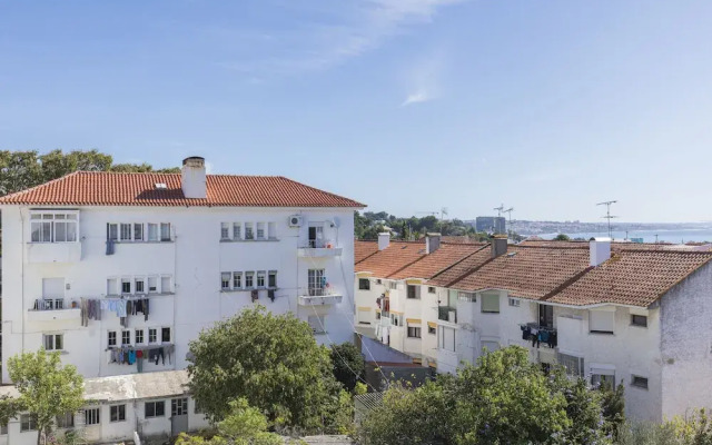 Rustic Seaview Apartment in Cascais