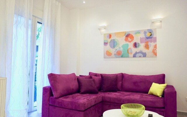Spacious Modern Apt in Athens near Metro