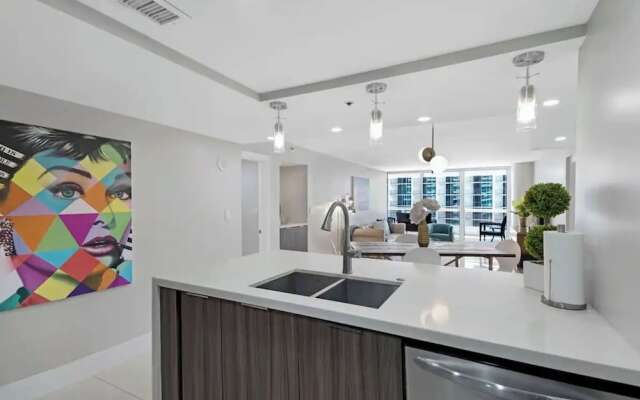 Bay Overlooking Condo With Balcony