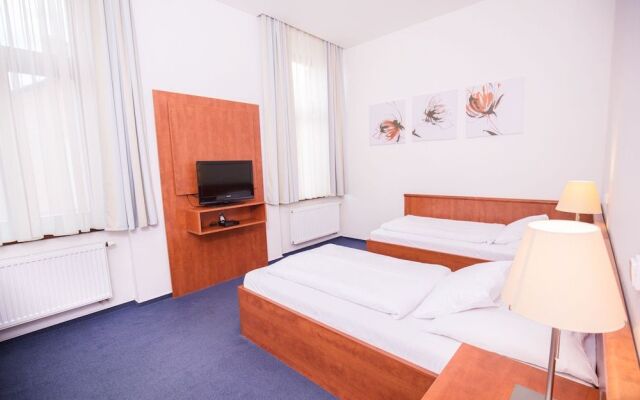 Hotel Lev