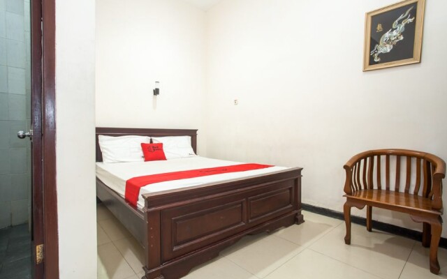 RedDoorz @ Raya Ngagel 2