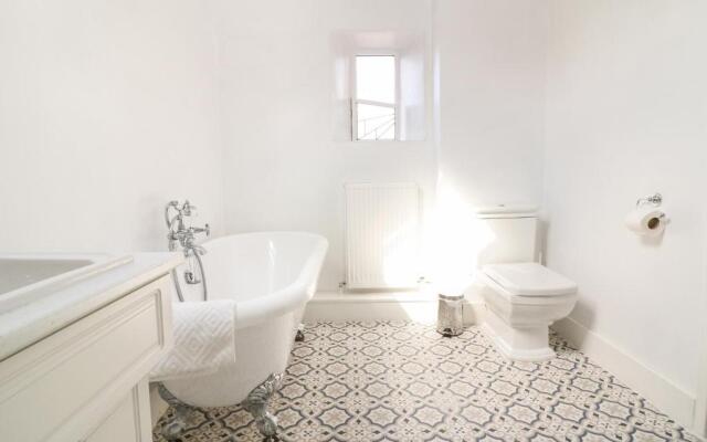 White Hart House, BURFORD
